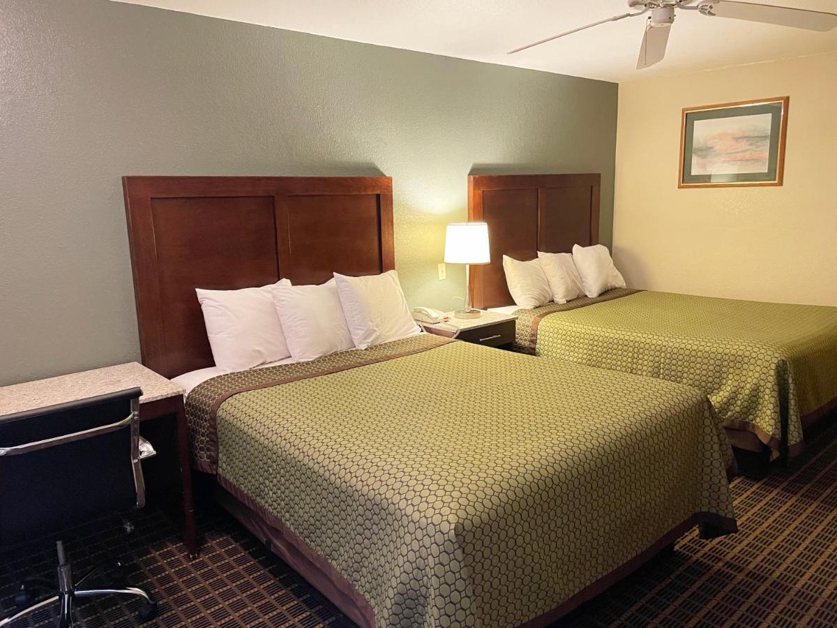 Great Western Inn & Suites 칼스배드 외부 사진