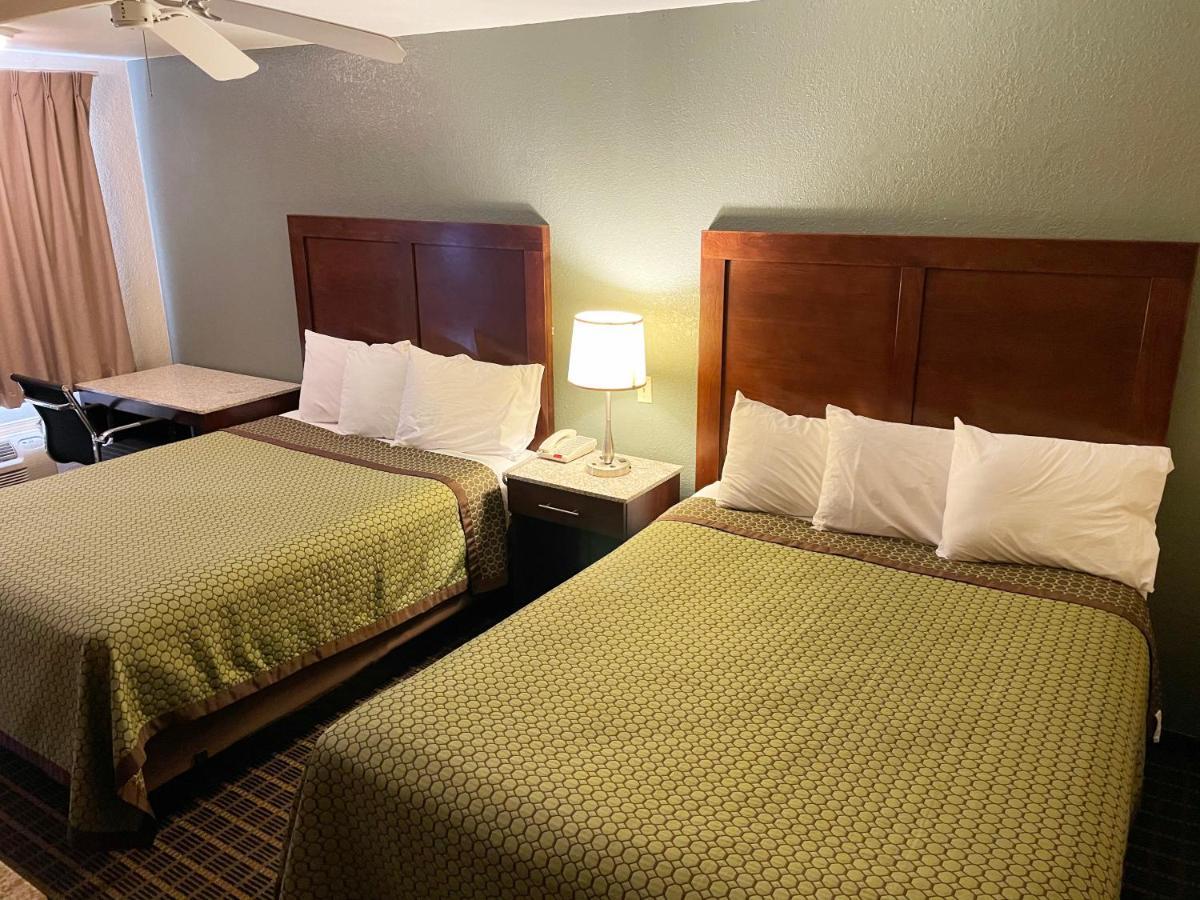 Great Western Inn & Suites 칼스배드 외부 사진